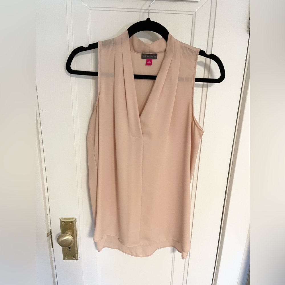 Vince Camuto sleeveless v neck blouse